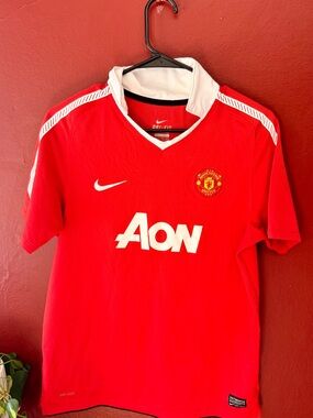 Vintage Nike Manchester United 2010/2011 Home Jersey - Boys XL (13-15 Yrs)